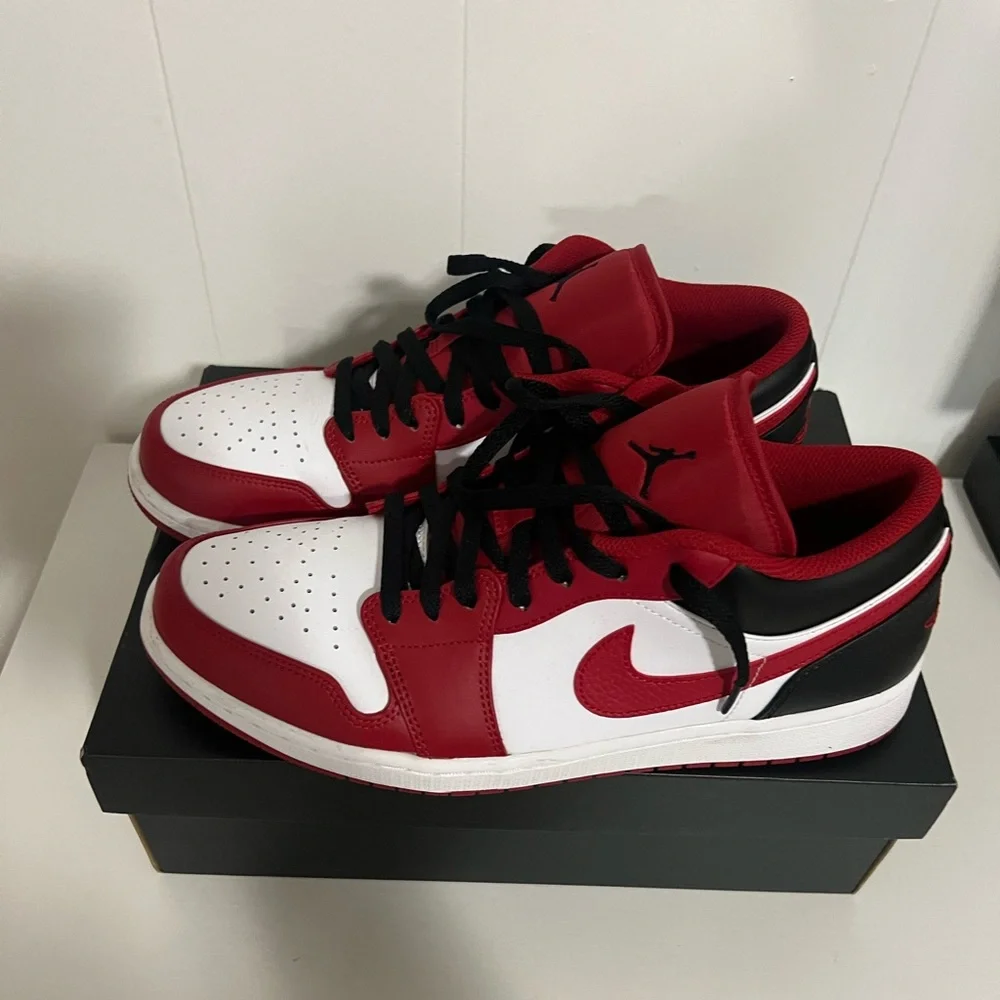 Jordan Low Top Sneakers Red Black White